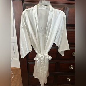 Bridal Pre Wedding White Satin Robe L/XL silver Rhinestone Bling Elegant Glow